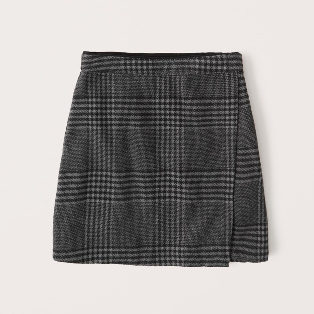 Abercrombie & Fitch plaid skort